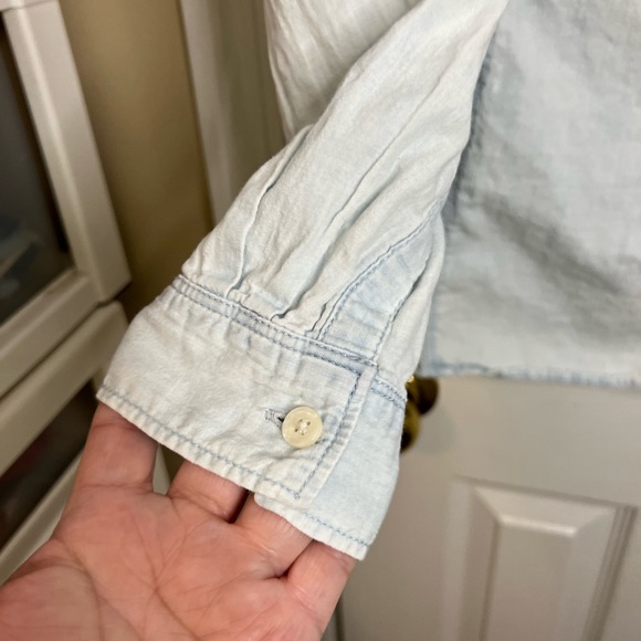 The Loft “softened” chambray light weight denim shirt Sz Medium - Picture 11 of 11